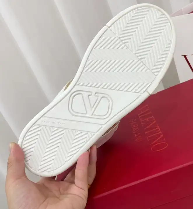 hype Valentino Sneakers