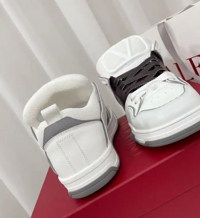 hype Valentino Sneakers