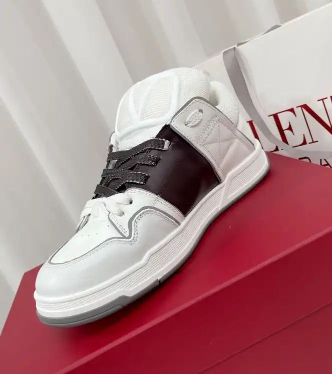 hype Valentino Sneakers