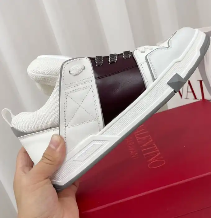 hype Valentino Sneakers