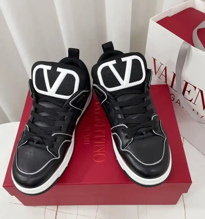 hype Valentino Sneakers