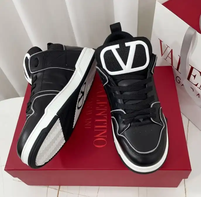 hype Valentino Sneakers