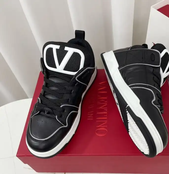 hype Valentino Sneakers