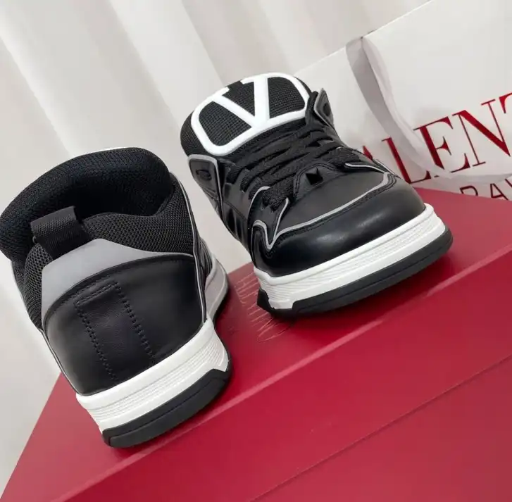 hype Valentino Sneakers