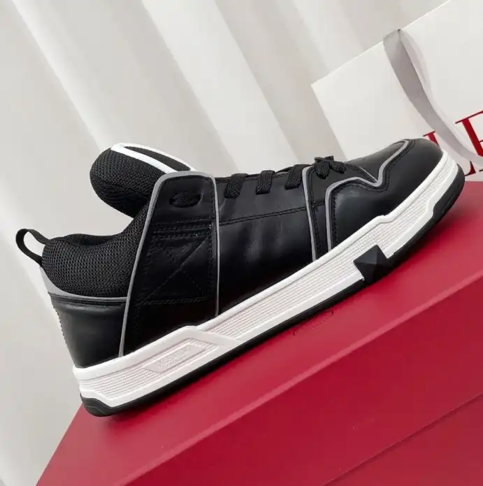 hype Valentino Sneakers