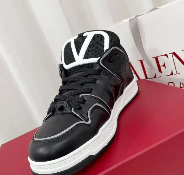 hype Valentino Sneakers