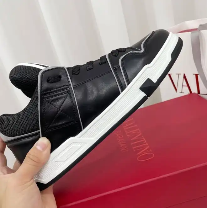 hype Valentino Sneakers