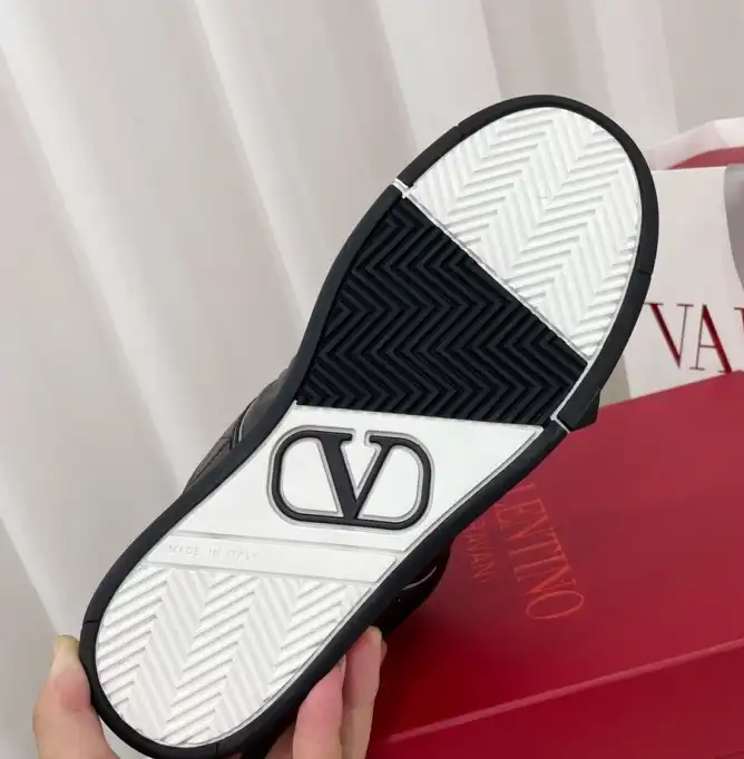 hype Valentino Sneakers