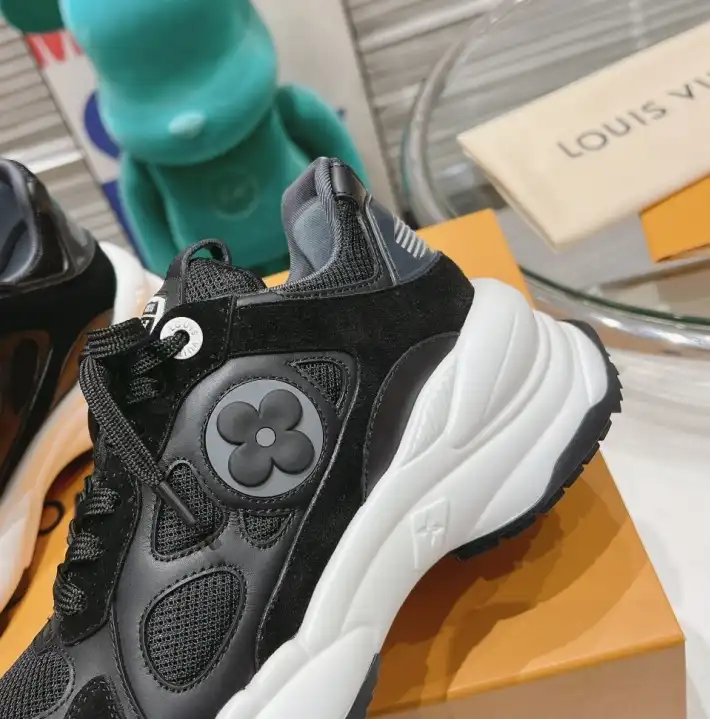 hype Louis Vuitton Sneakers