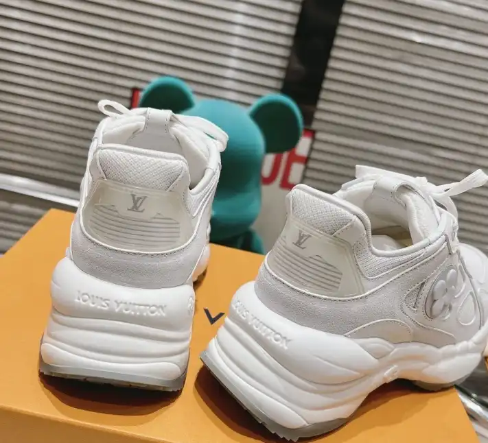 hype Louis Vuitton Sneakers