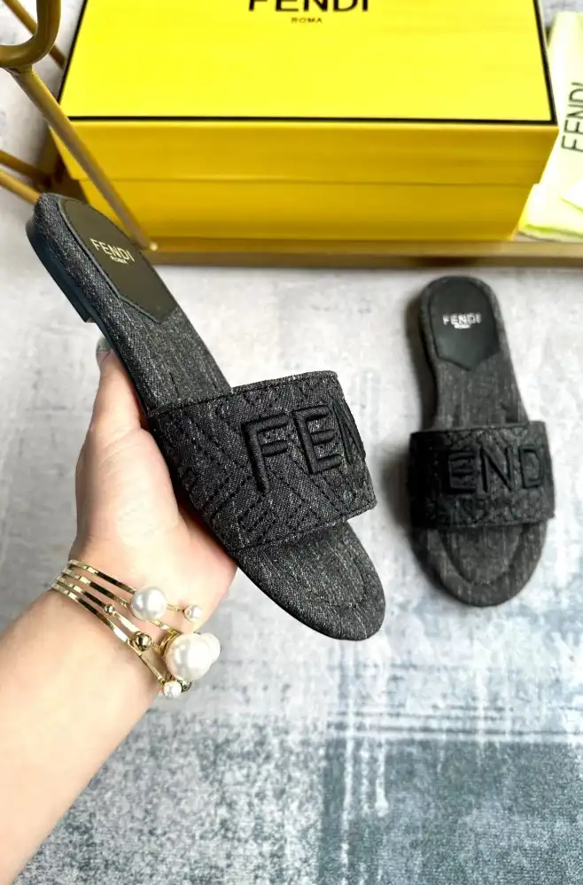 hype Fendi Slippers