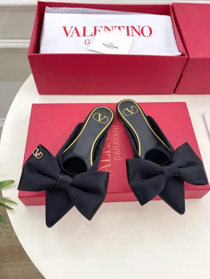 hype Valentino flat shoes