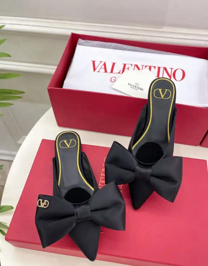 hype Valentino flat shoes