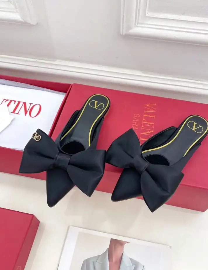 hype Valentino flat shoes