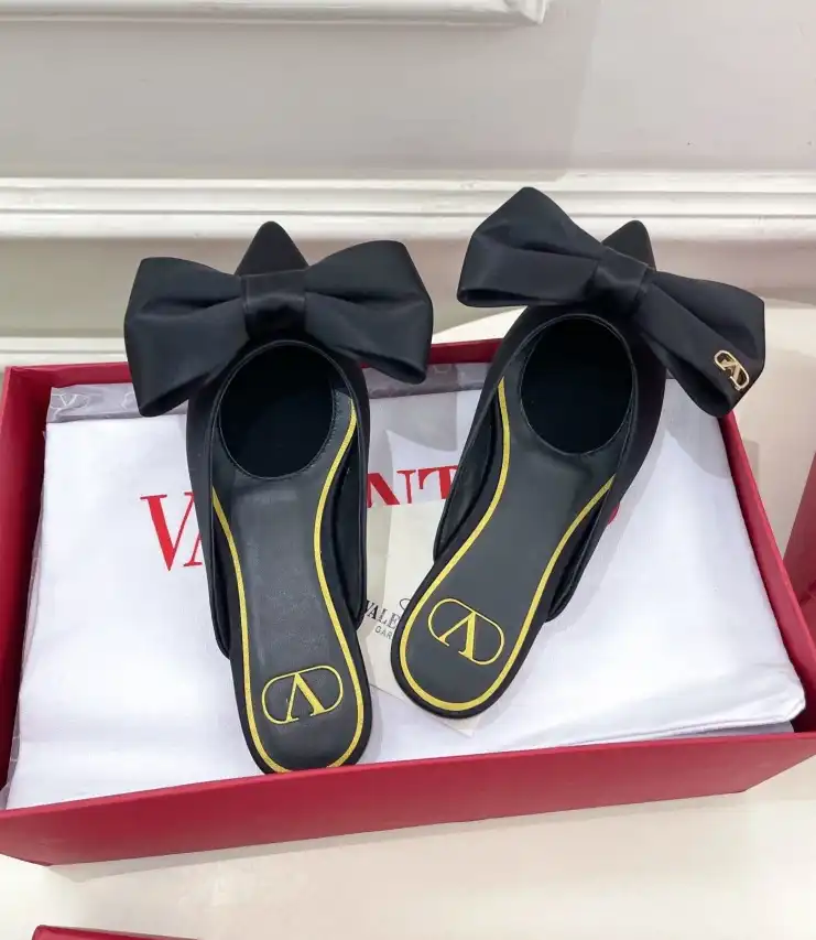 hype Valentino flat shoes