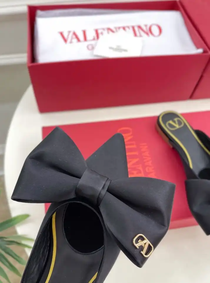 hype Valentino flat shoes