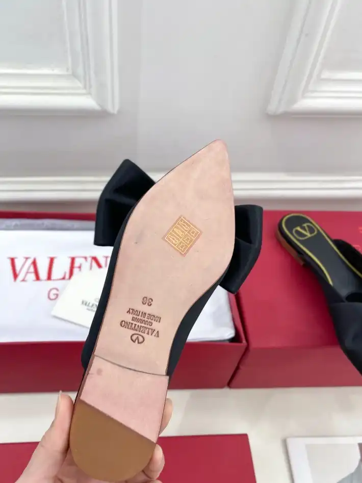 hype Valentino flat shoes