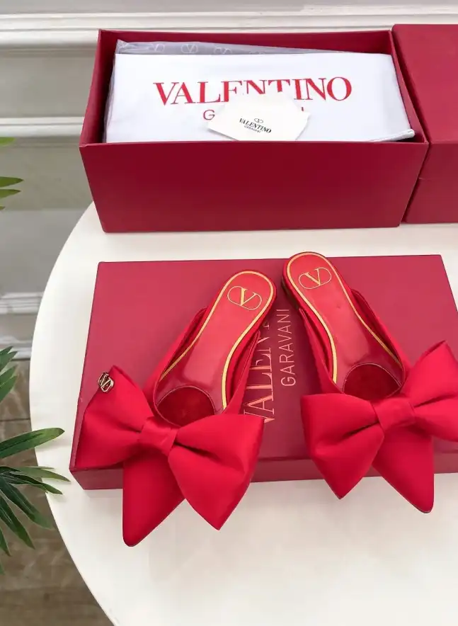 hype Valentino flat shoes