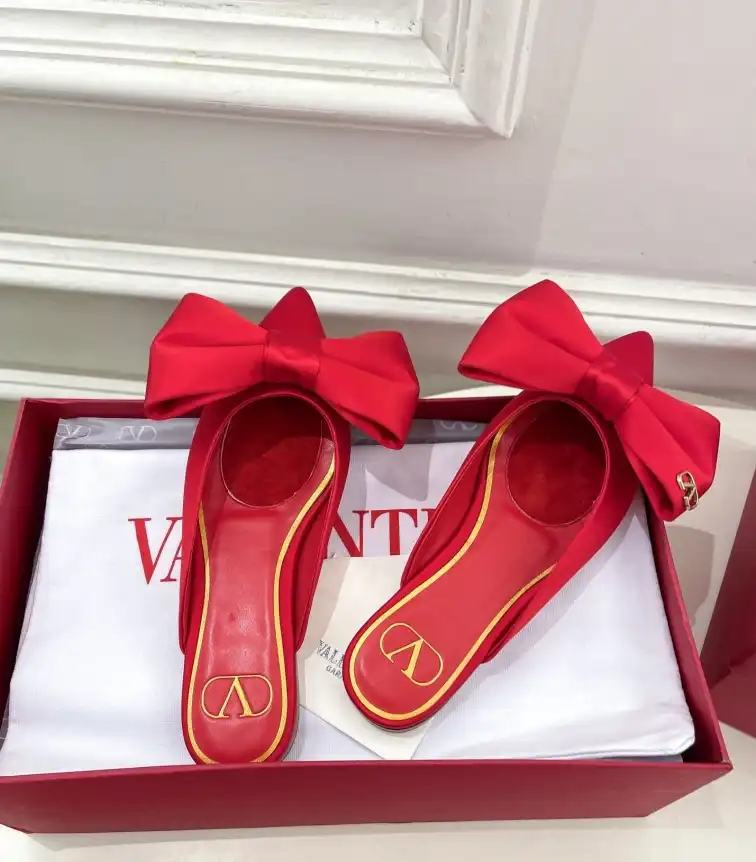 hype Valentino flat shoes