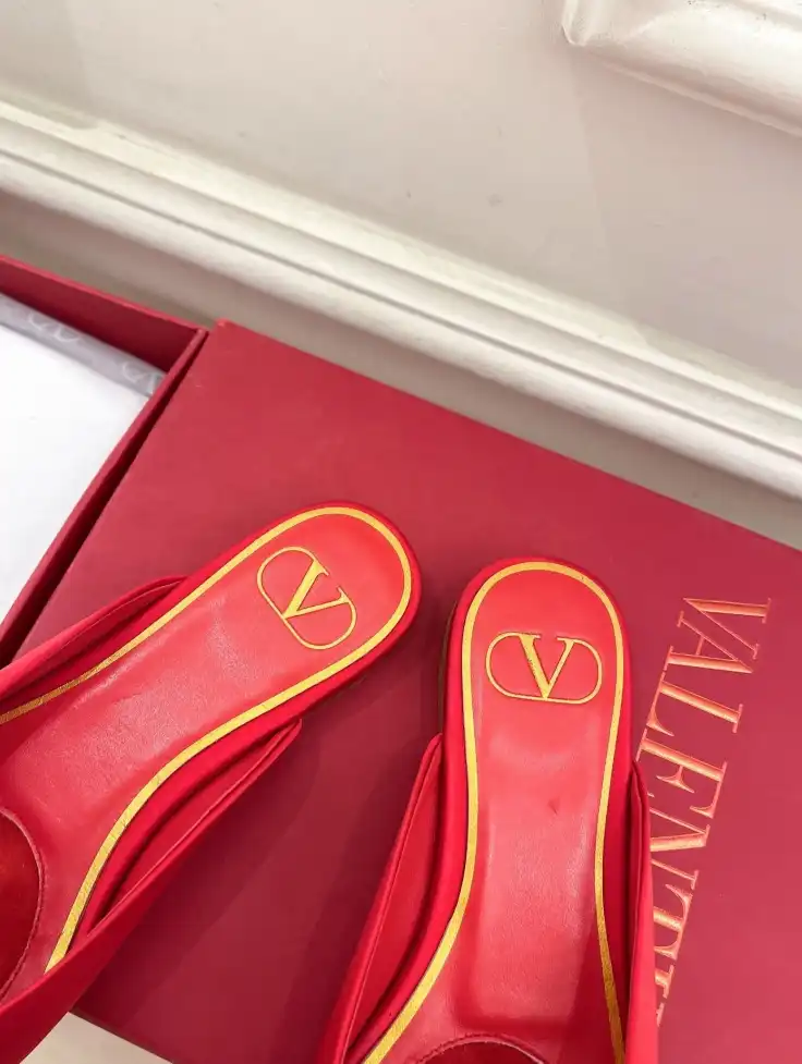 hype Valentino flat shoes