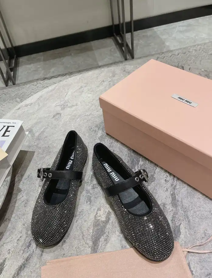 hype Miu Miu flat shoes