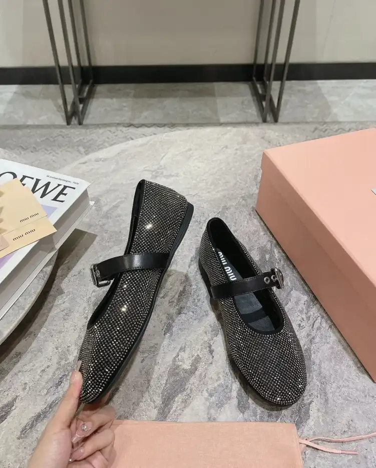 hype Miu Miu flat shoes