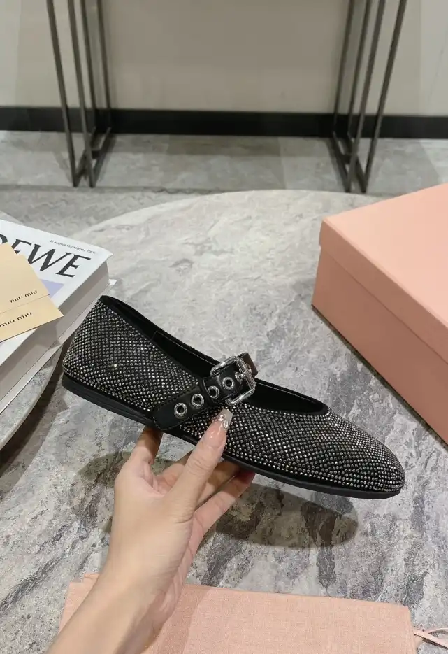 hype Miu Miu flat shoes