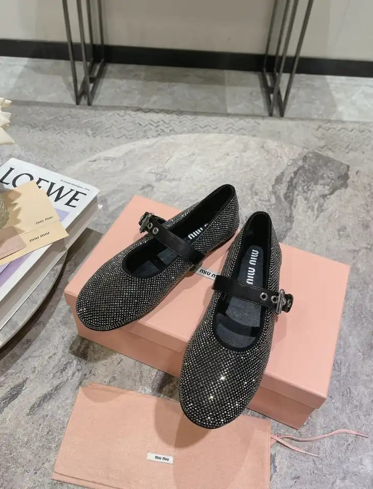 hype Miu Miu flat shoes