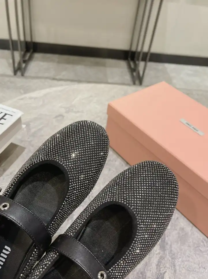 hype Miu Miu flat shoes