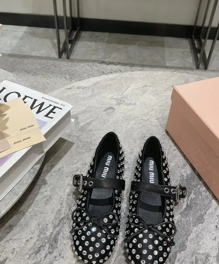 hype Miu Miu flat shoes