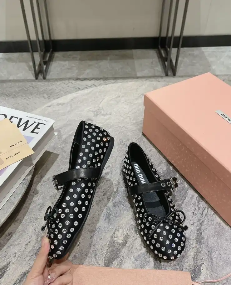 hype Miu Miu flat shoes