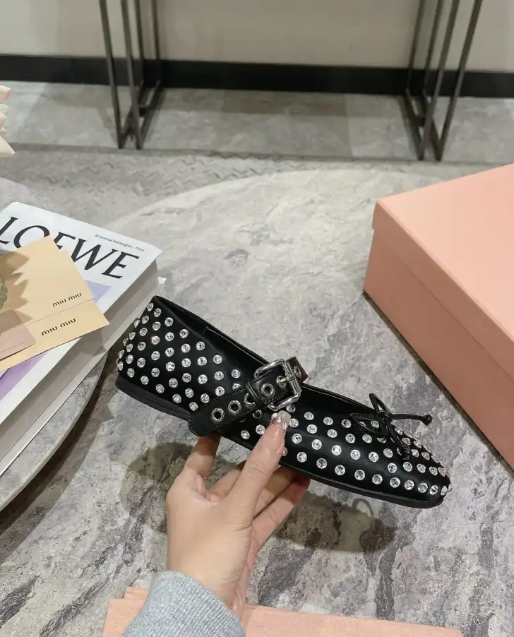 hype Miu Miu flat shoes