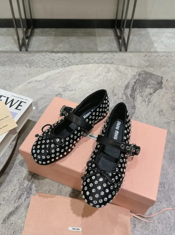 hype Miu Miu flat shoes