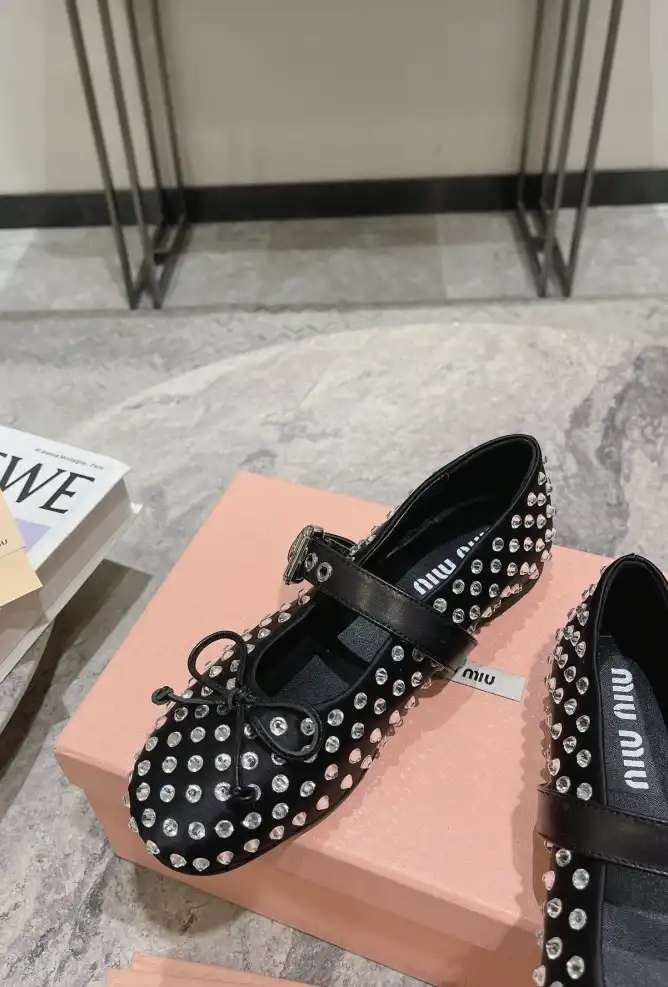 hype Miu Miu flat shoes