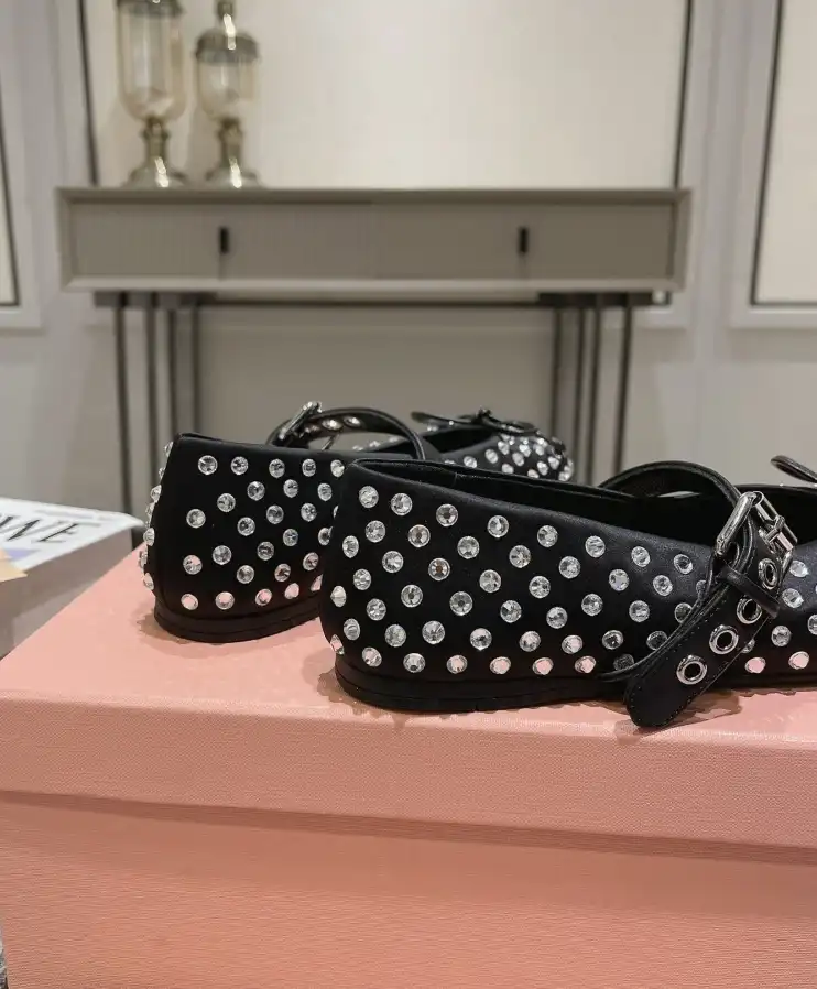 hype Miu Miu flat shoes