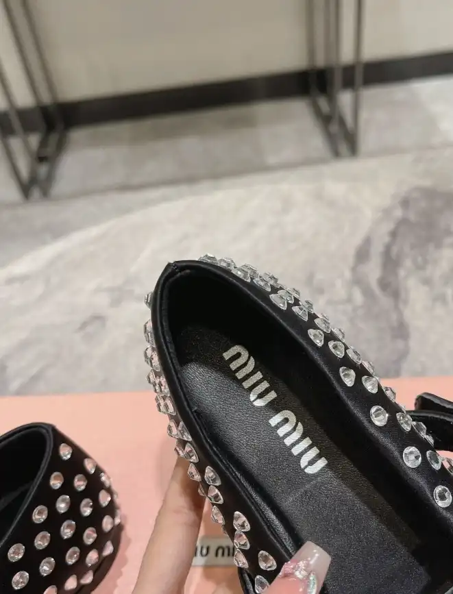 hype Miu Miu flat shoes