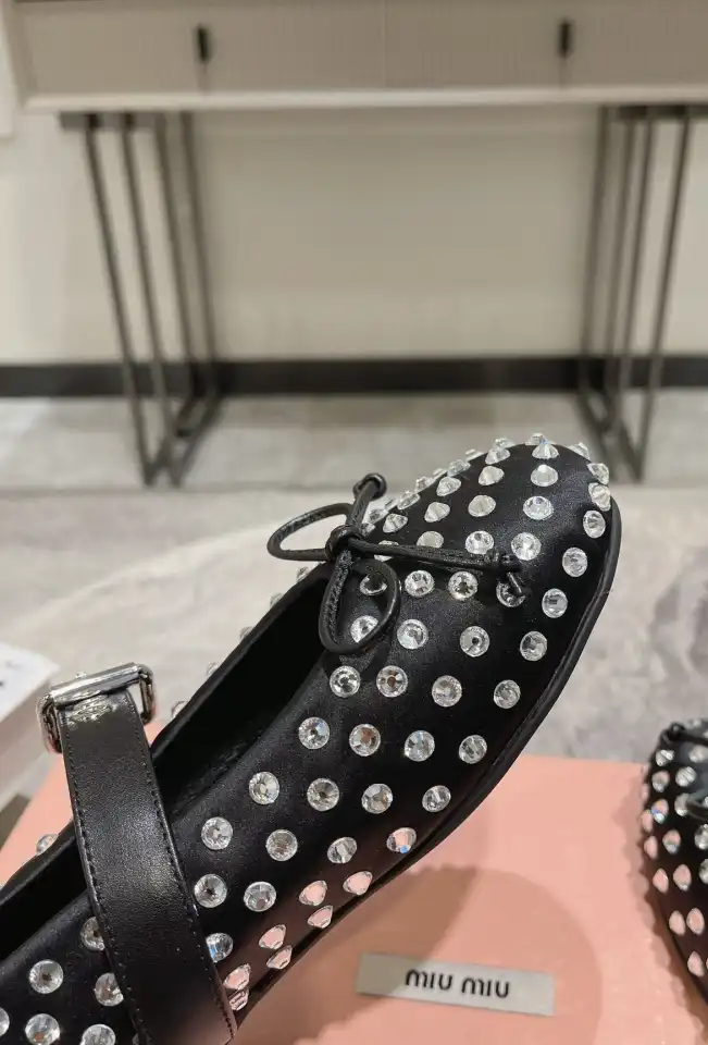 hype Miu Miu flat shoes