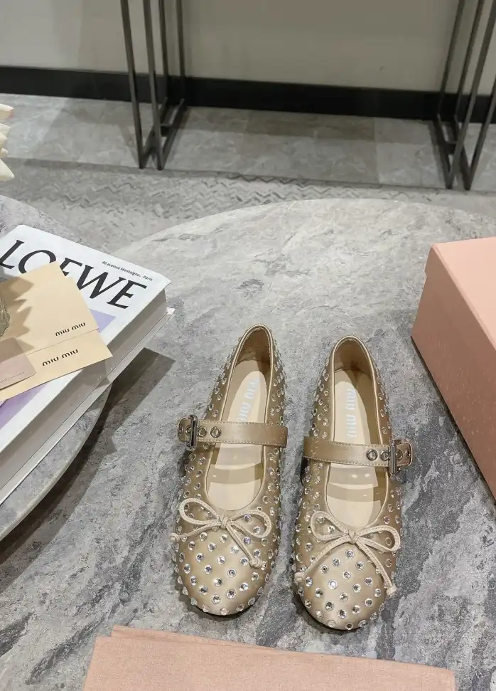 hype Miu Miu flat shoes