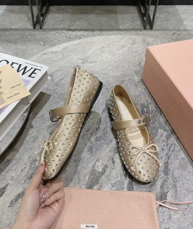 hype Miu Miu flat shoes