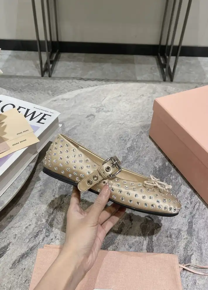 hype Miu Miu flat shoes