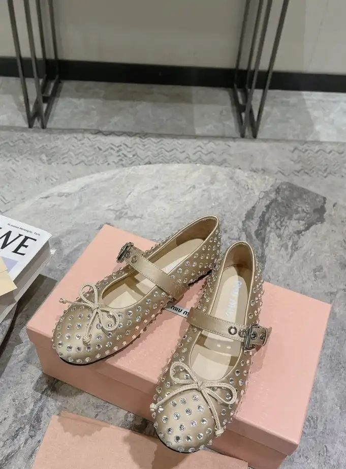 hype Miu Miu flat shoes