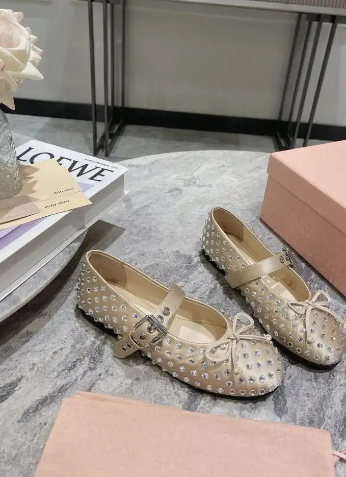 hype Miu Miu flat shoes