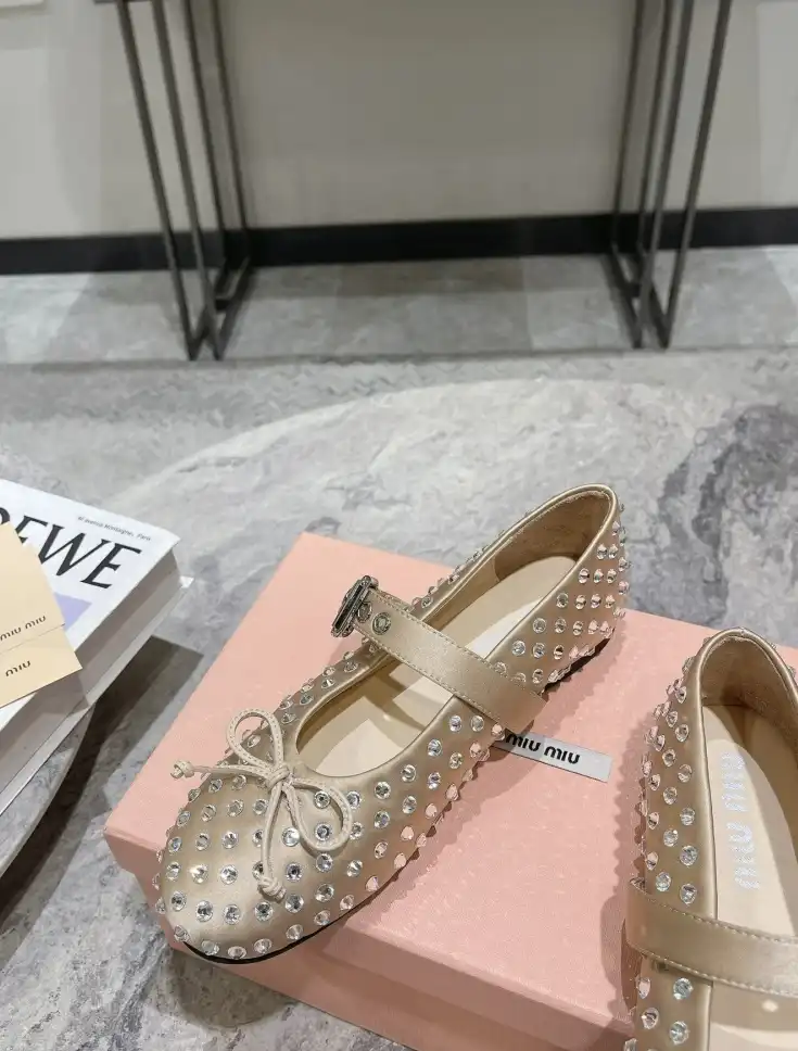 hype Miu Miu flat shoes