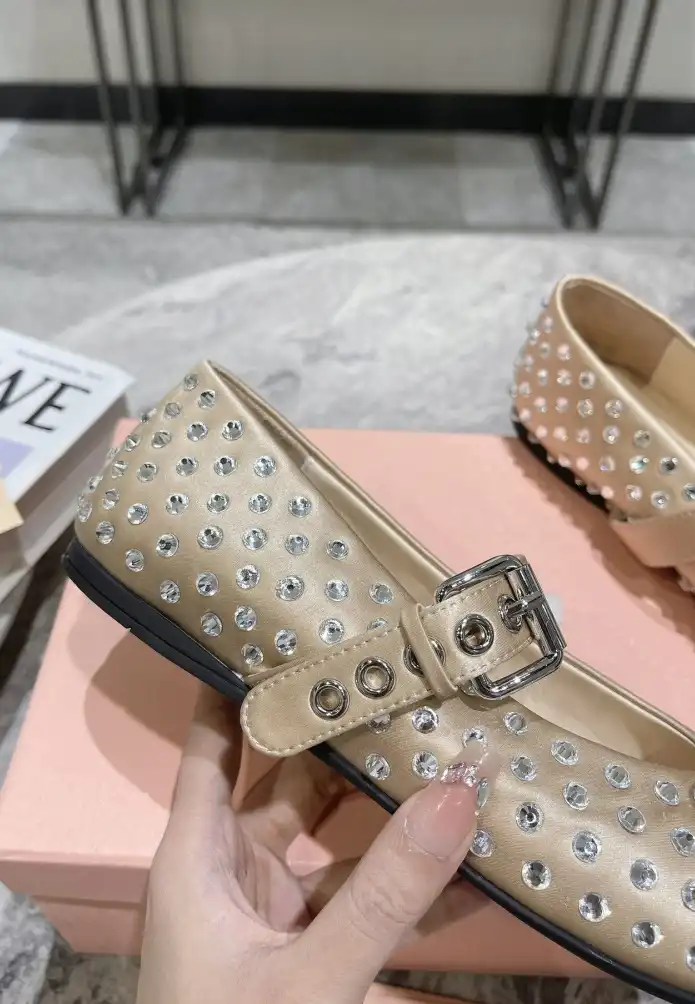 hype Miu Miu flat shoes