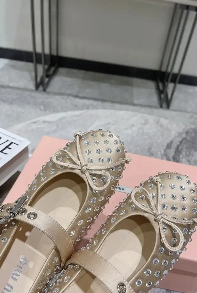 hype Miu Miu flat shoes