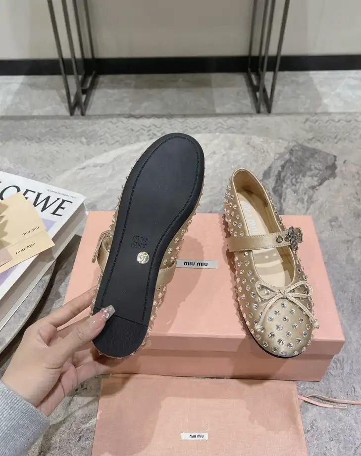 hype Miu Miu flat shoes