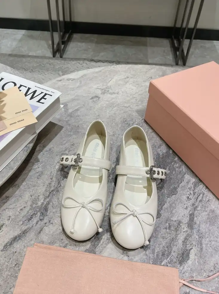 hype Miu Miu flat shoes