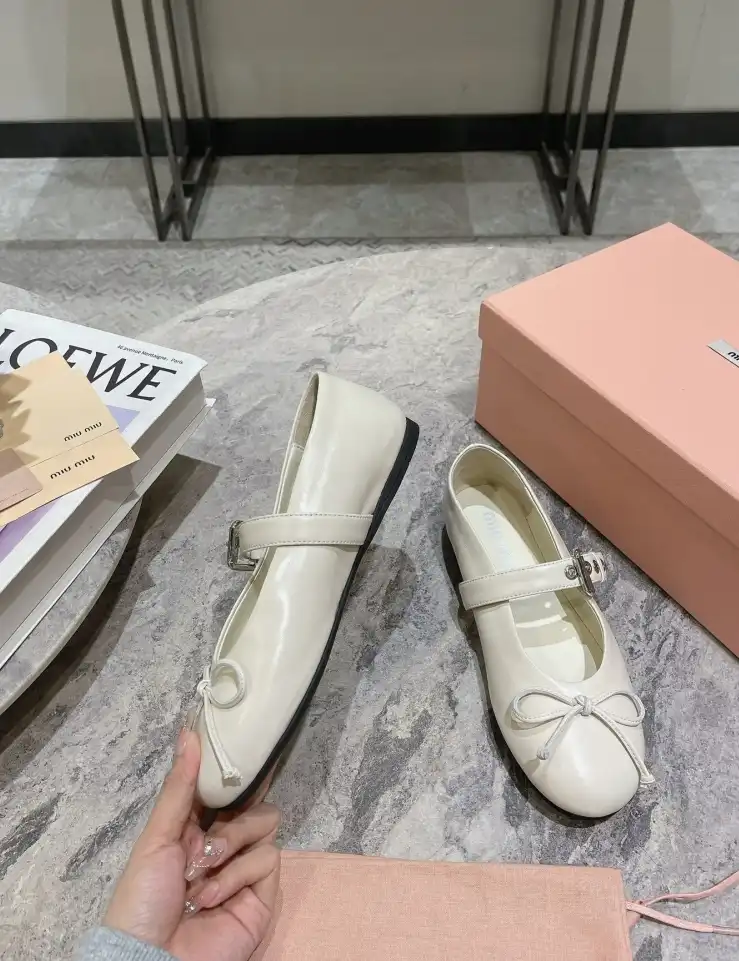 hype Miu Miu flat shoes