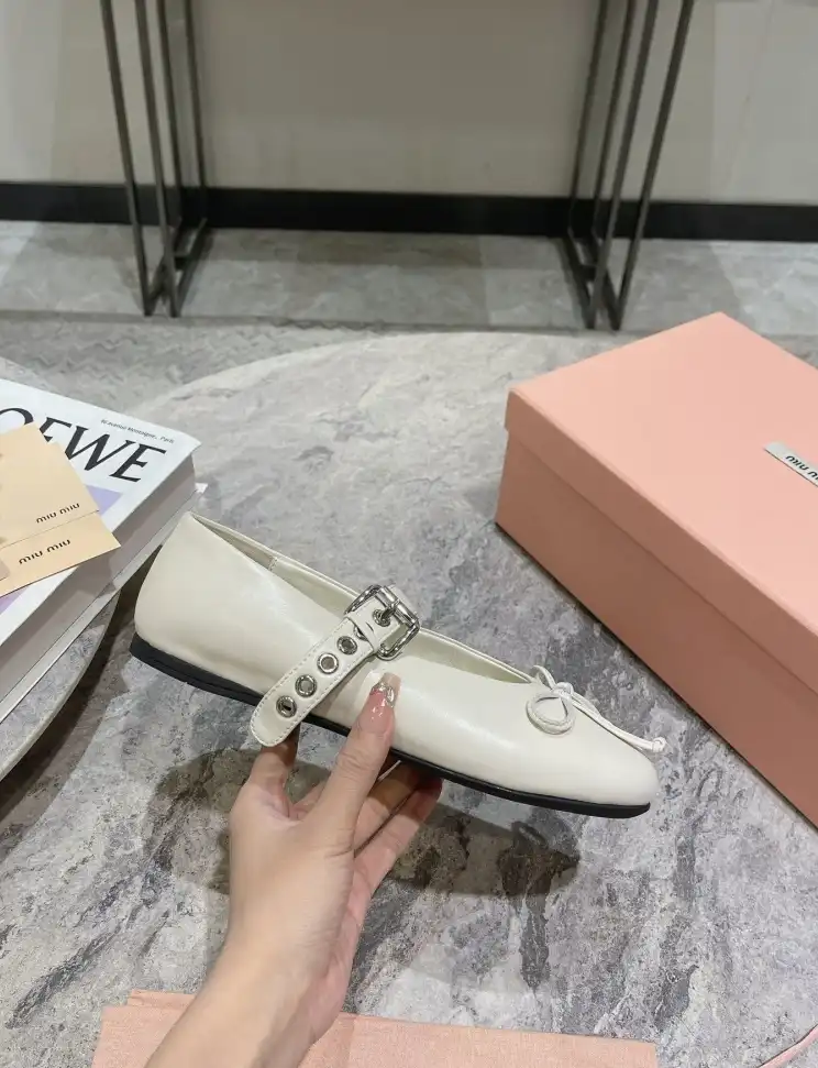 hype Miu Miu flat shoes