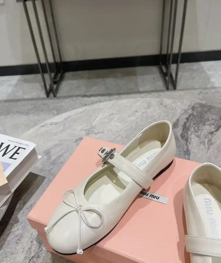 hype Miu Miu flat shoes